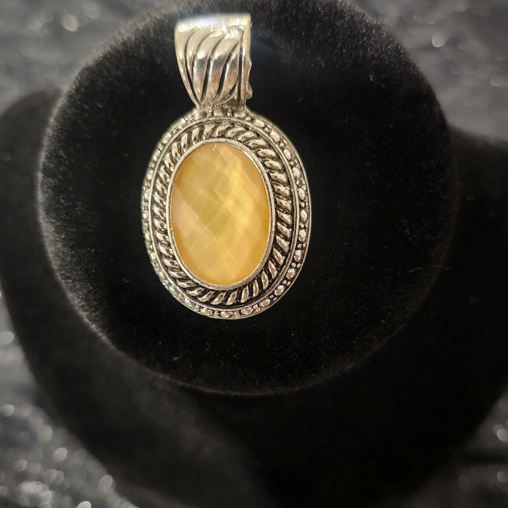 Elegant Silver and Yellow Pendant Necklace